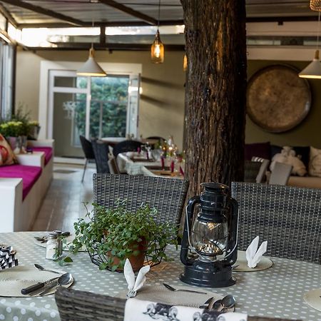 Village Boutique Hotel Otjiwarongo Buitenkant foto