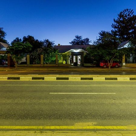 Village Boutique Hotel Otjiwarongo Buitenkant foto