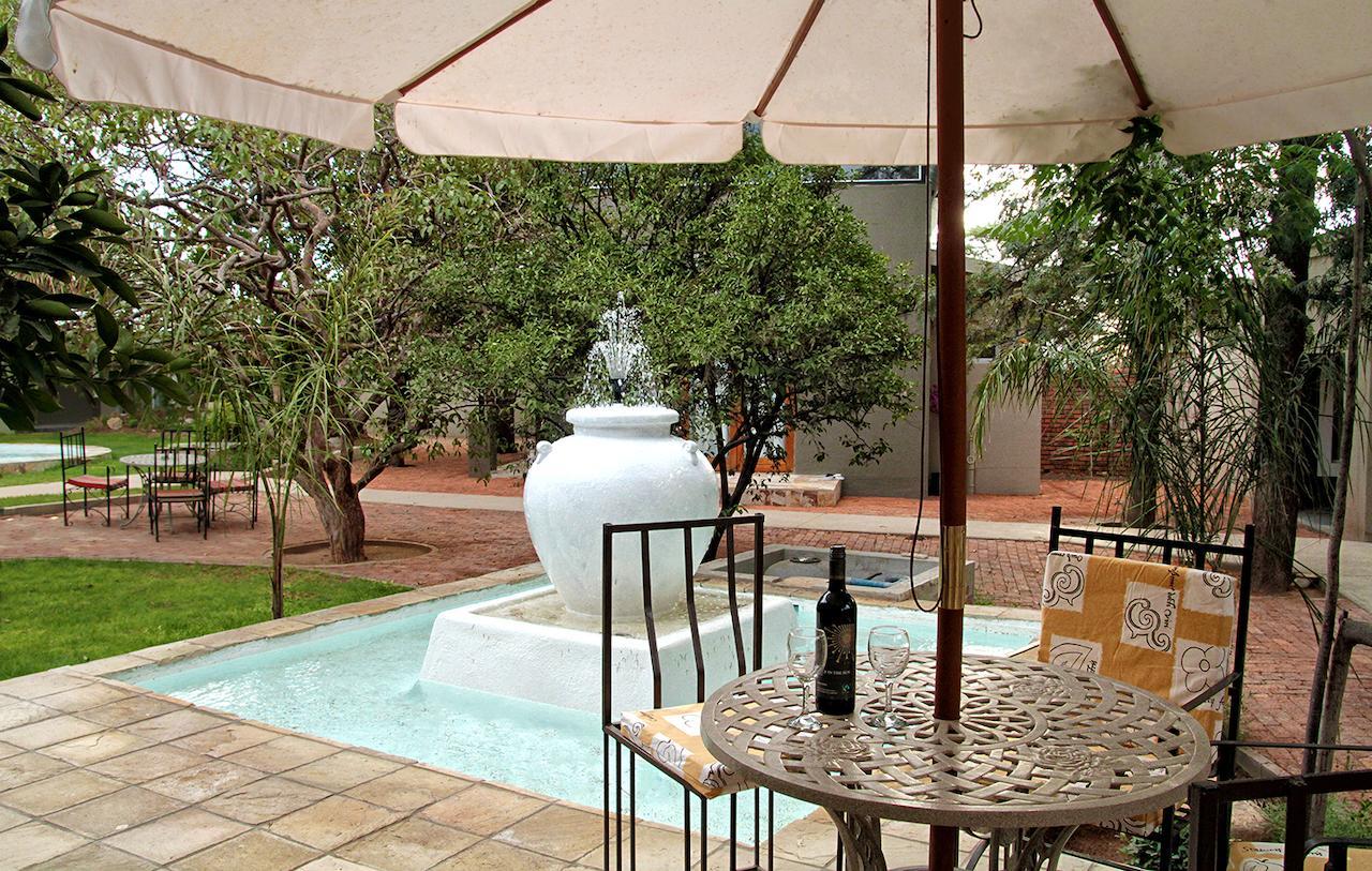 Village Boutique Hotel Otjiwarongo Buitenkant foto