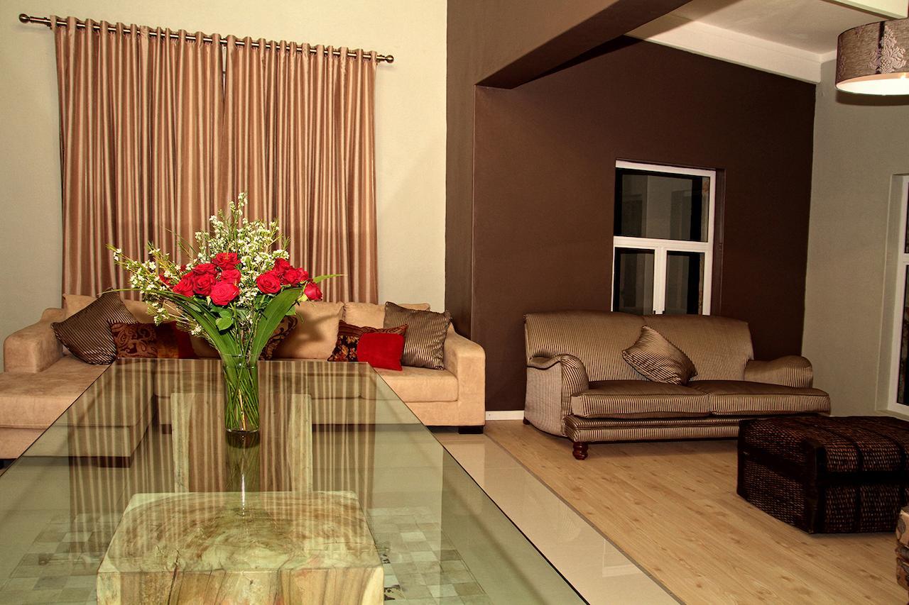 Village Boutique Hotel Otjiwarongo Buitenkant foto