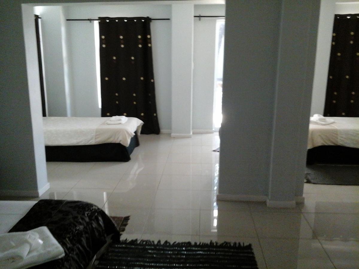 Village Boutique Hotel Otjiwarongo Kamer foto