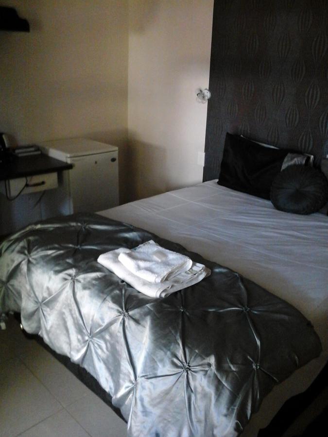 Village Boutique Hotel Otjiwarongo Buitenkant foto