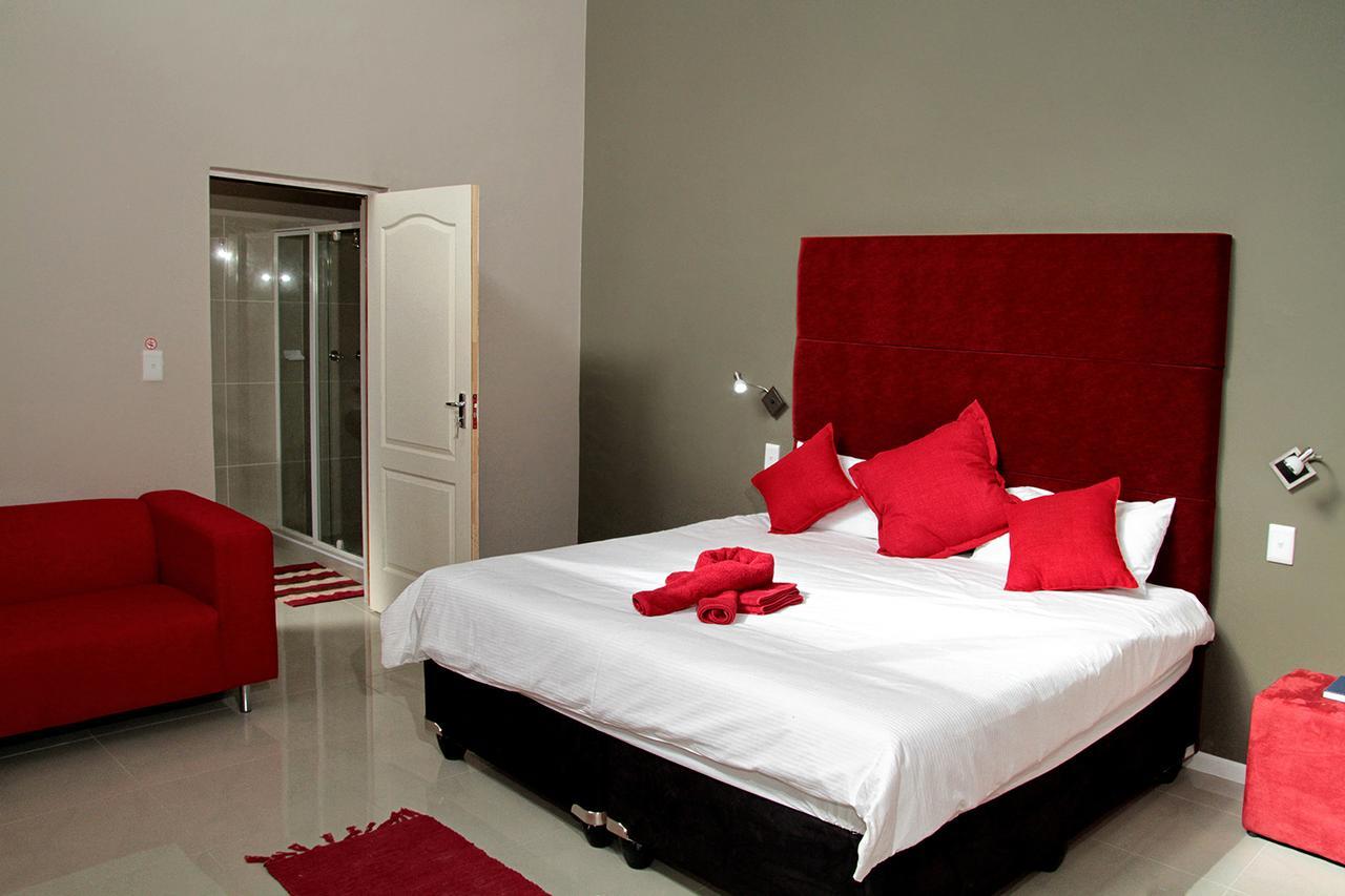 Village Boutique Hotel Otjiwarongo Buitenkant foto