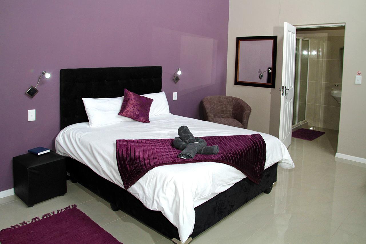 Village Boutique Hotel Otjiwarongo Buitenkant foto