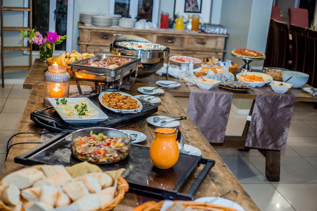 Village Boutique Hotel Otjiwarongo Buitenkant foto