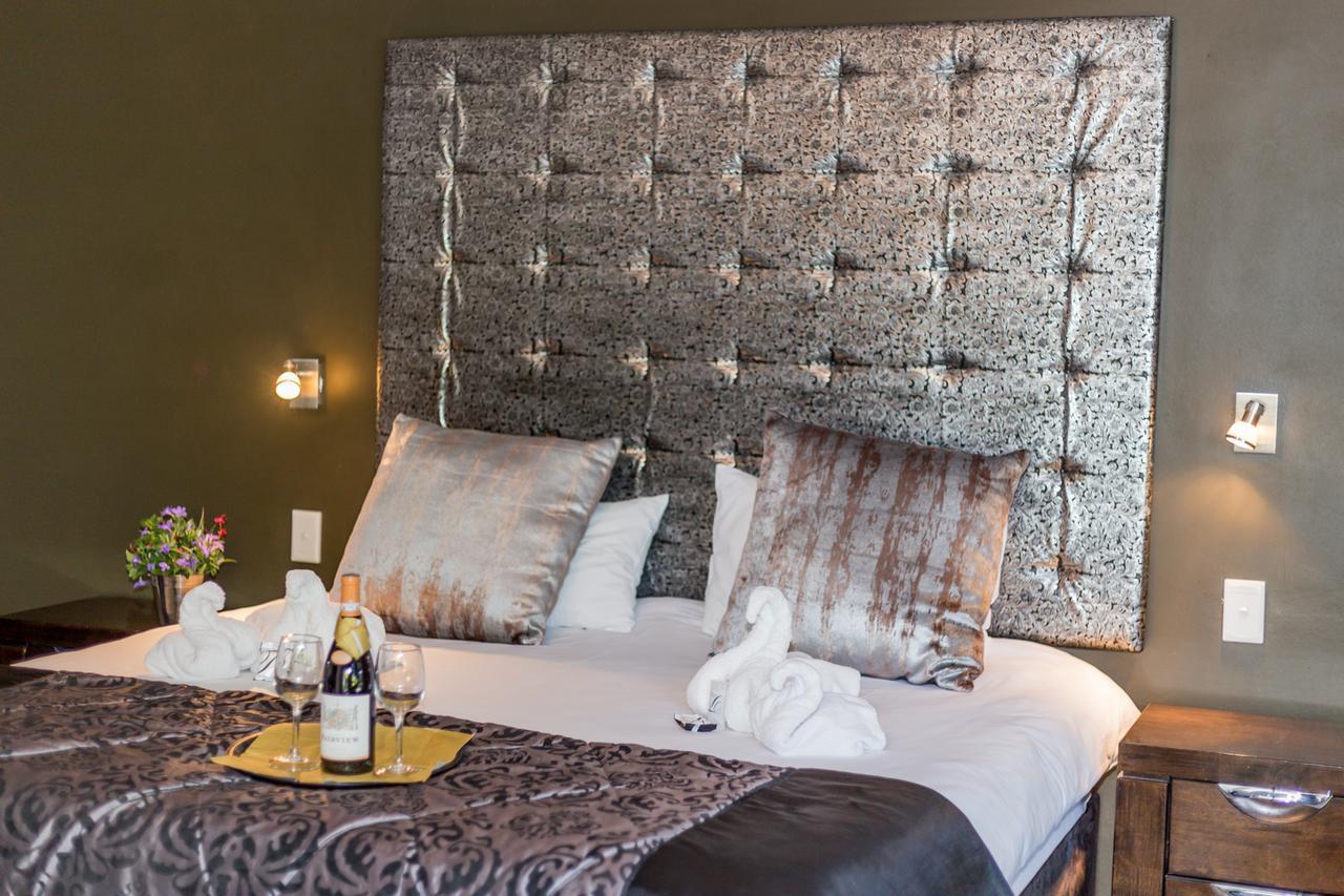 Village Boutique Hotel Otjiwarongo Buitenkant foto