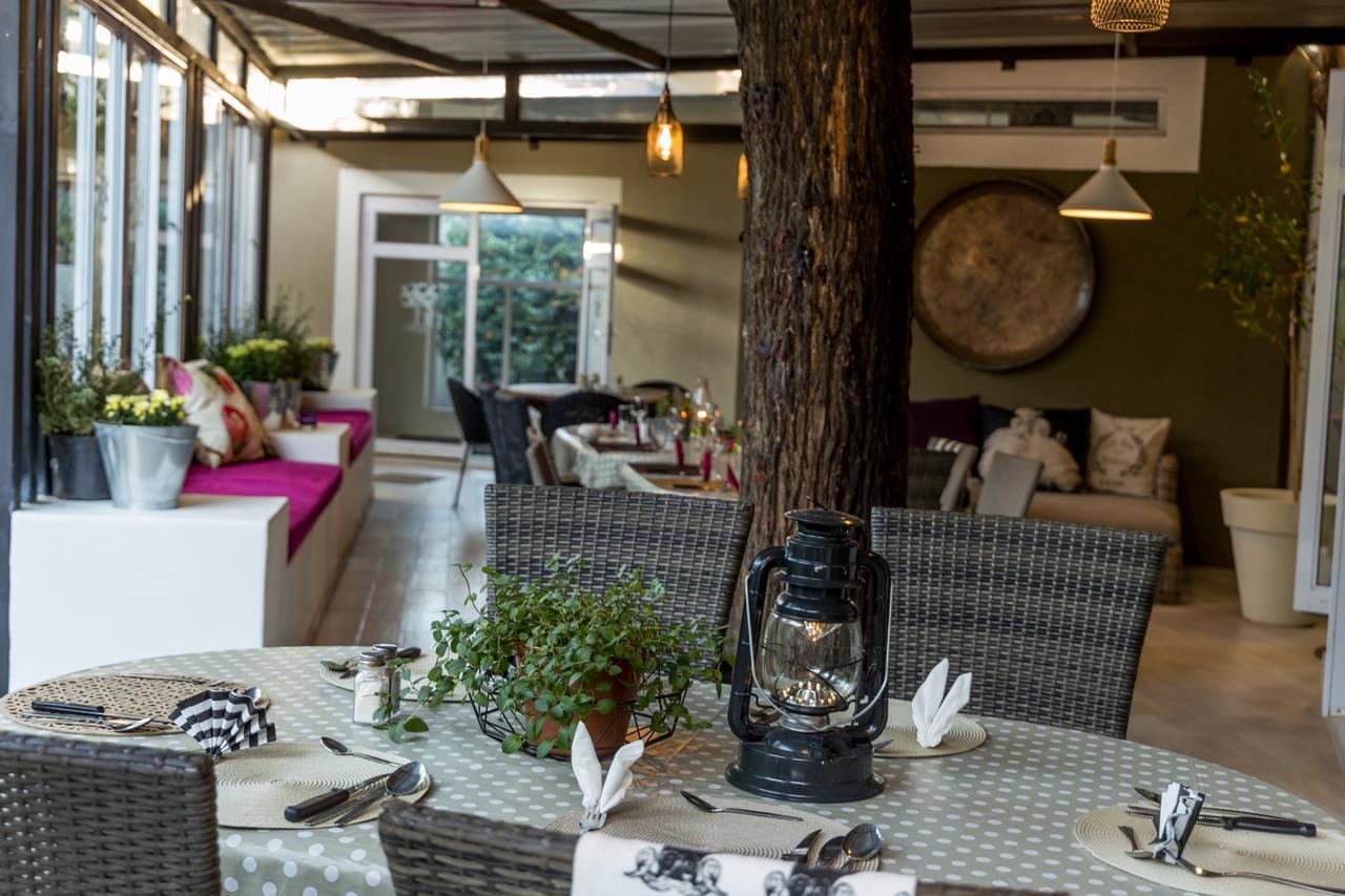 Village Boutique Hotel Otjiwarongo Buitenkant foto