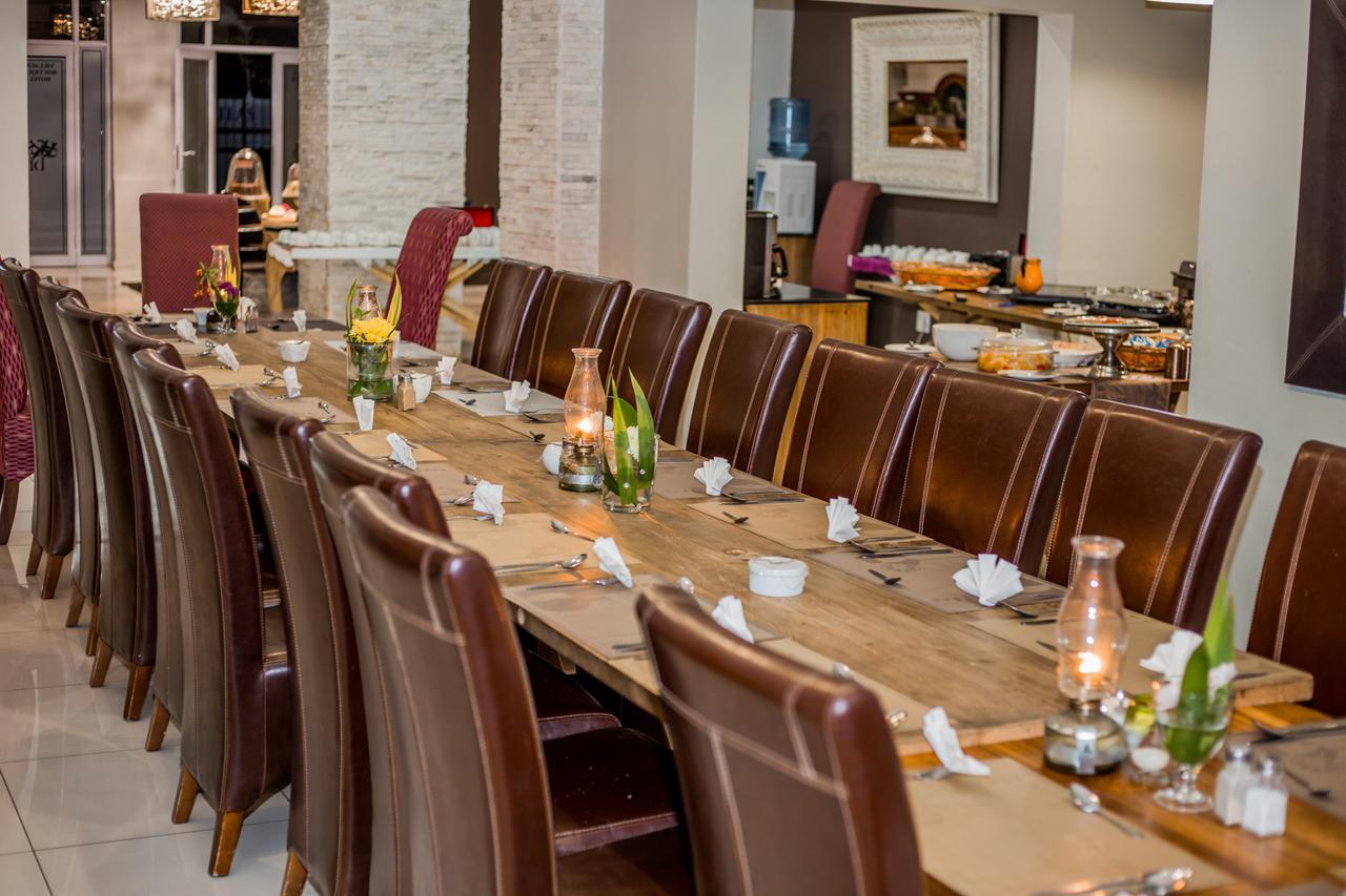 Village Boutique Hotel Otjiwarongo Buitenkant foto
