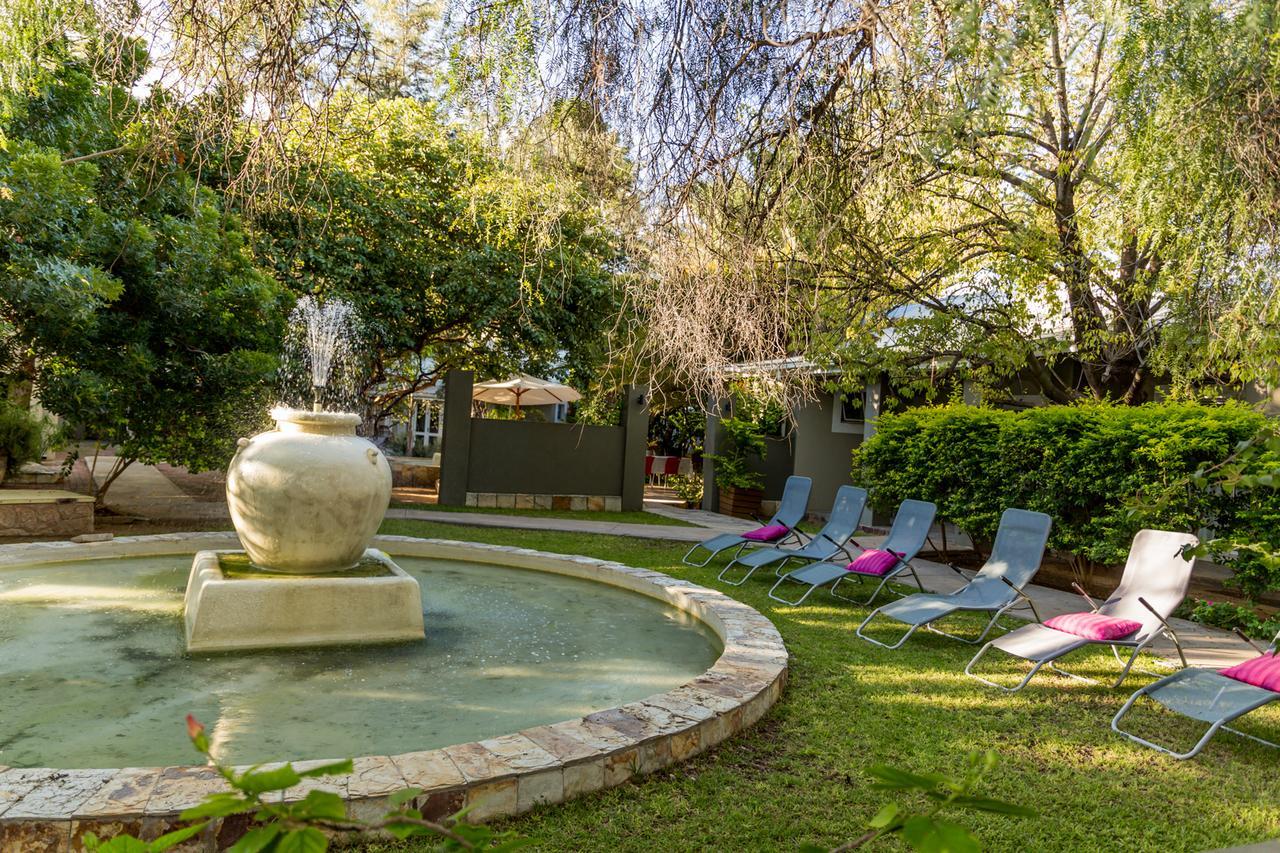 Village Boutique Hotel Otjiwarongo Buitenkant foto