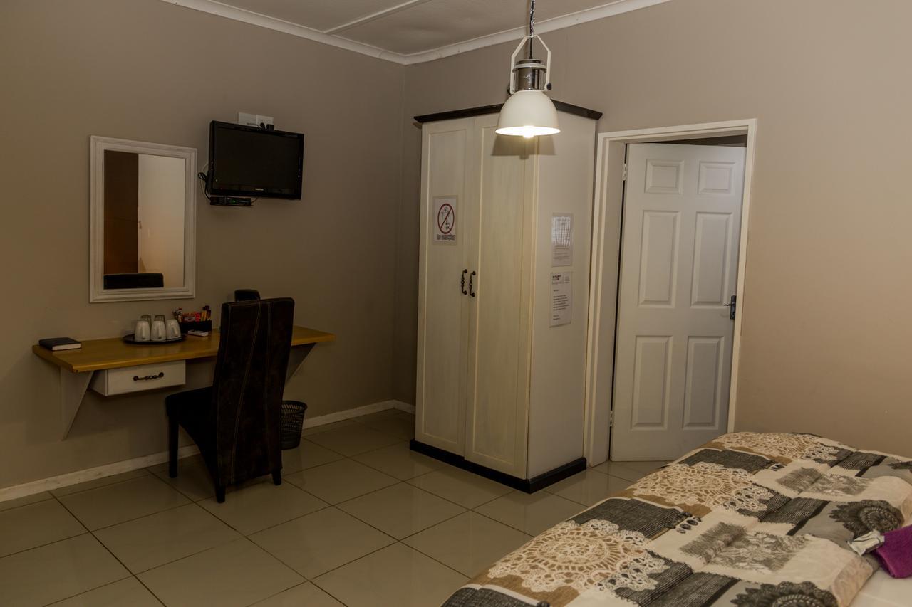 Village Boutique Hotel Otjiwarongo Buitenkant foto