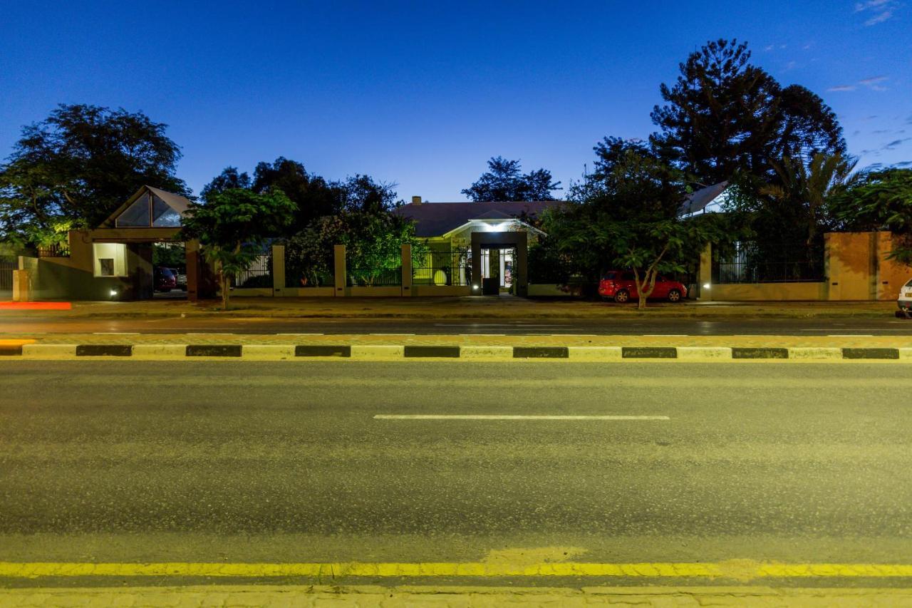 Village Boutique Hotel Otjiwarongo Buitenkant foto